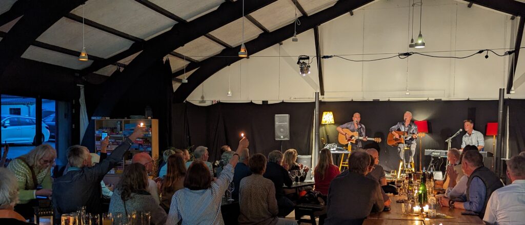 Dejlig stemning ved koncert i "Vin på Spidsen" i Odsherred 2024